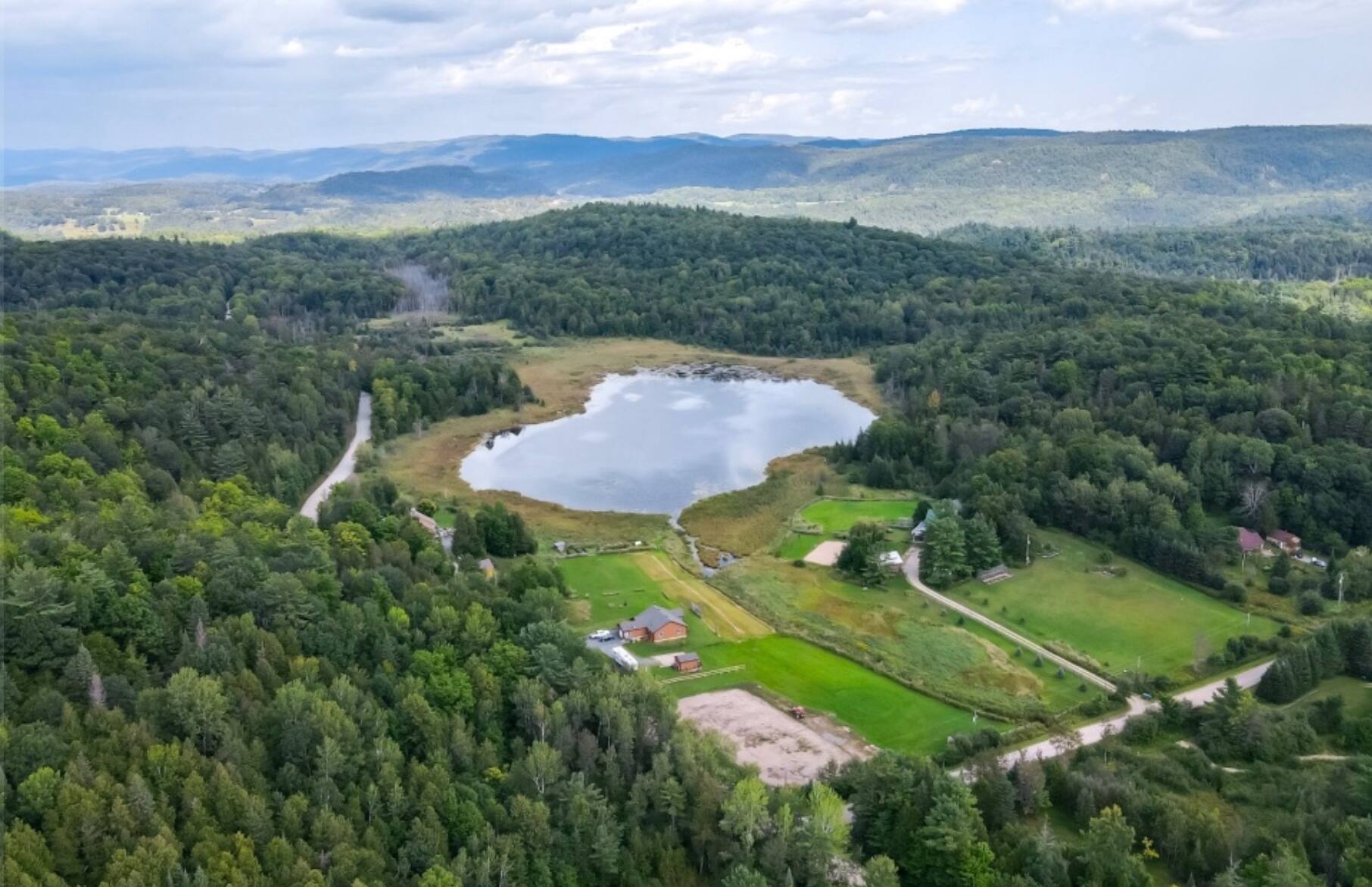 La Pêche petit chalet avec accès au Lac Bernard JDQ