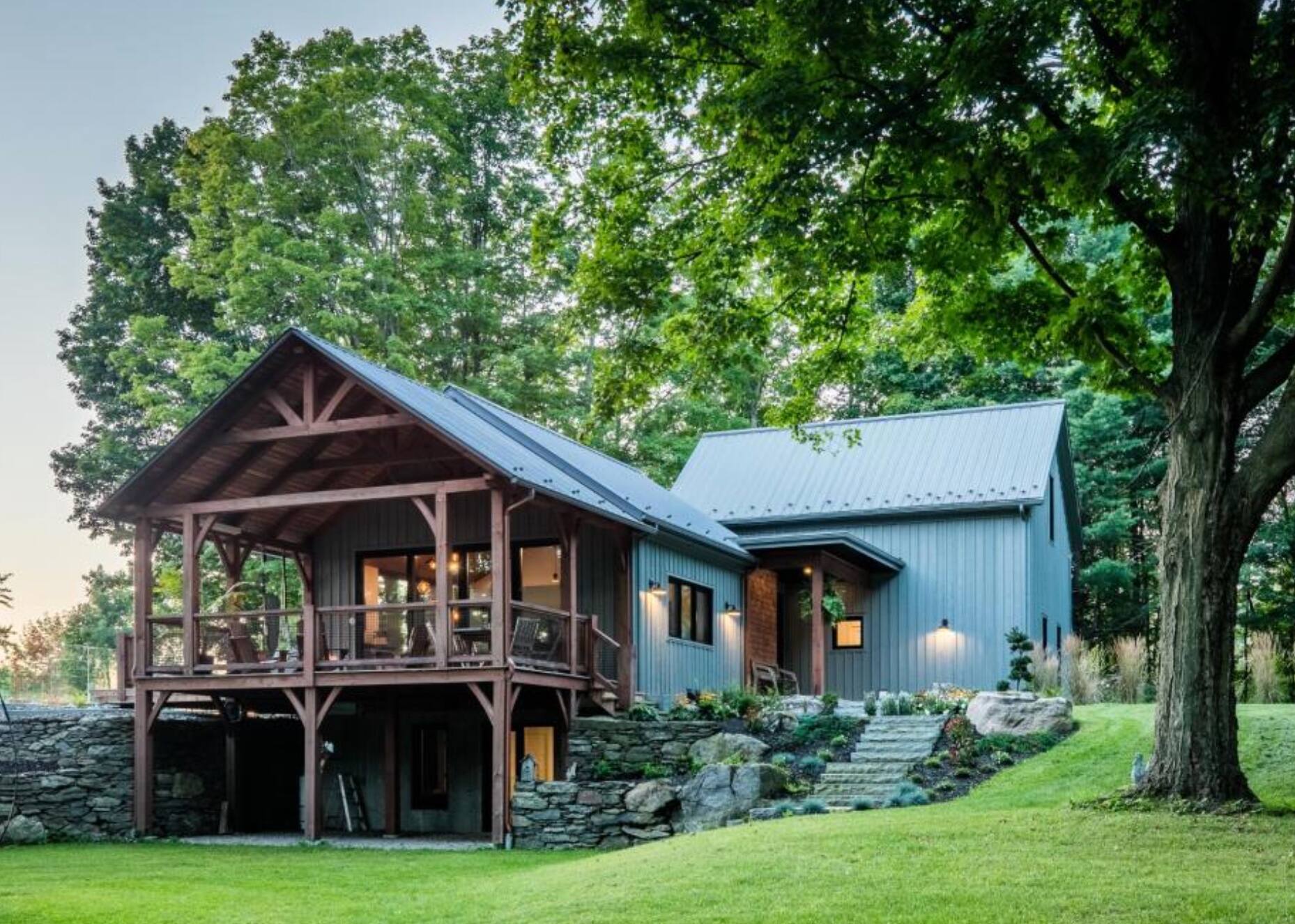 Une maison de rêve à vendre à LacBrome pour 2 375 000 Silo 57
