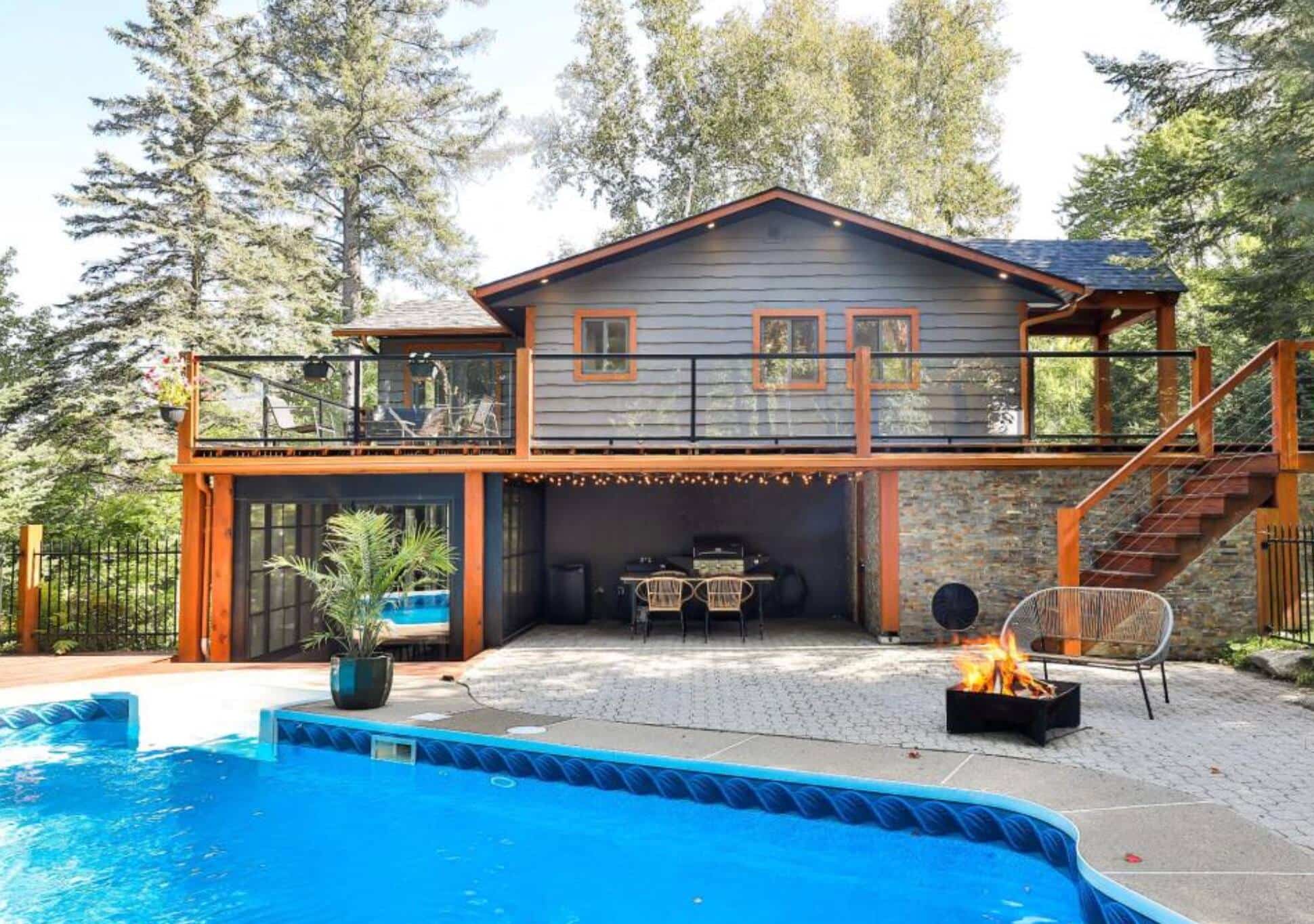 Une maison avec une véranda pour le yoga à vendre