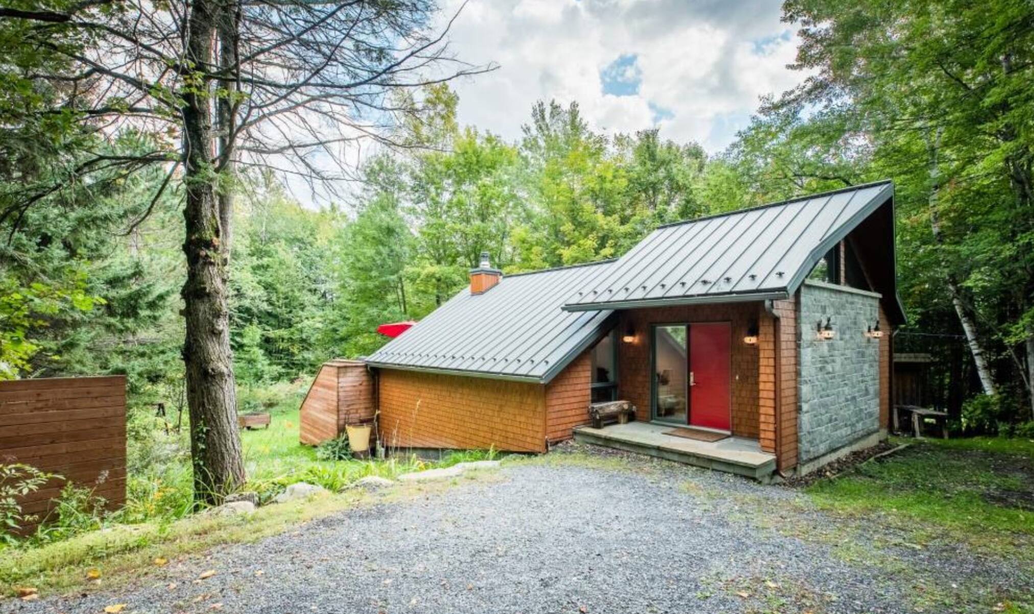 Un chalet rénové à vendre à Bromont pour 595 000$