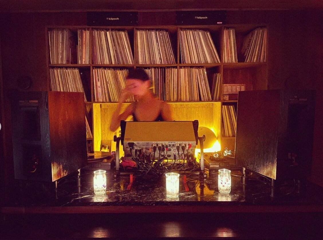 Un bar à vinyles caché dans Quartier chinois 