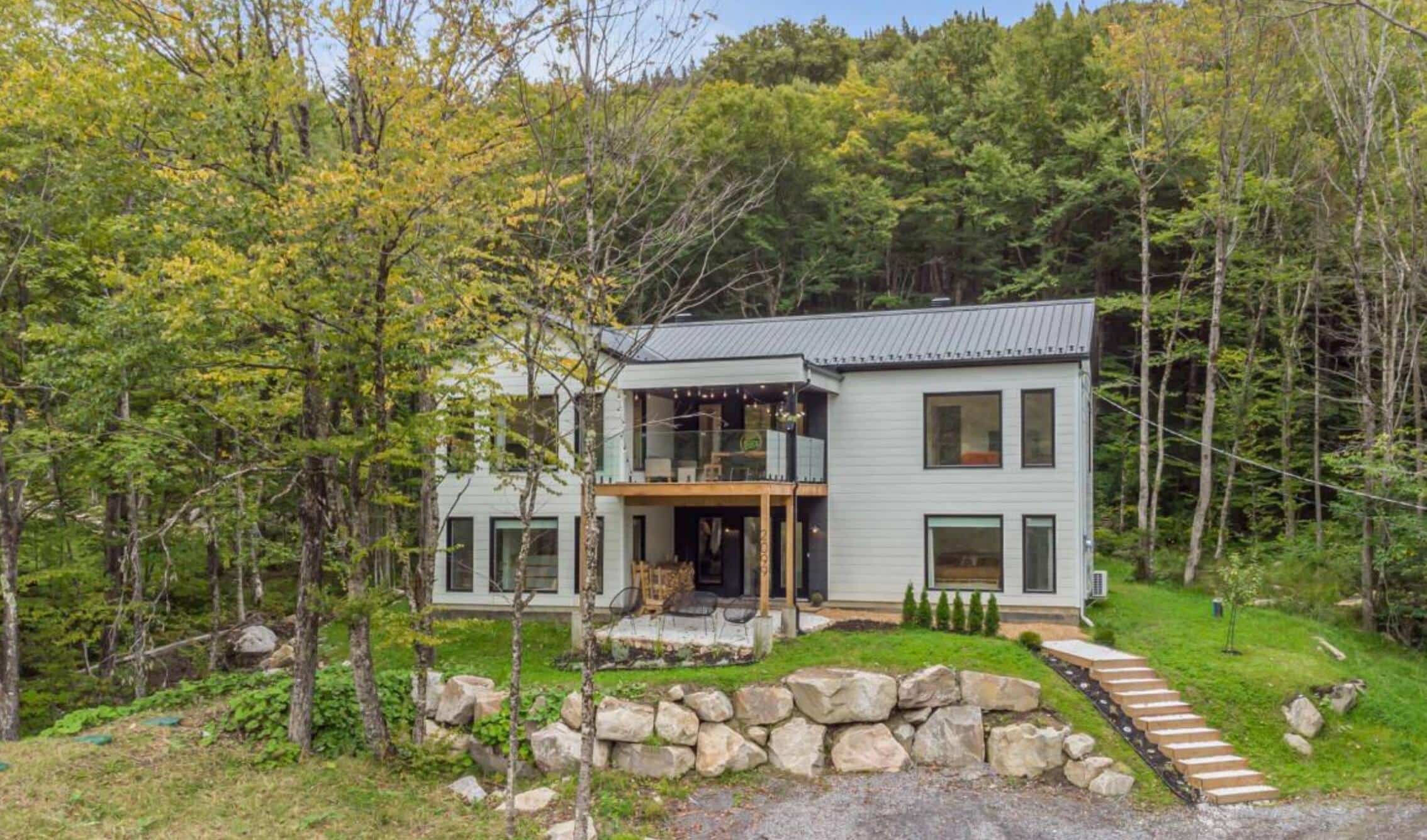 Une maison scandinave pour 687 000$ à Stoneham
