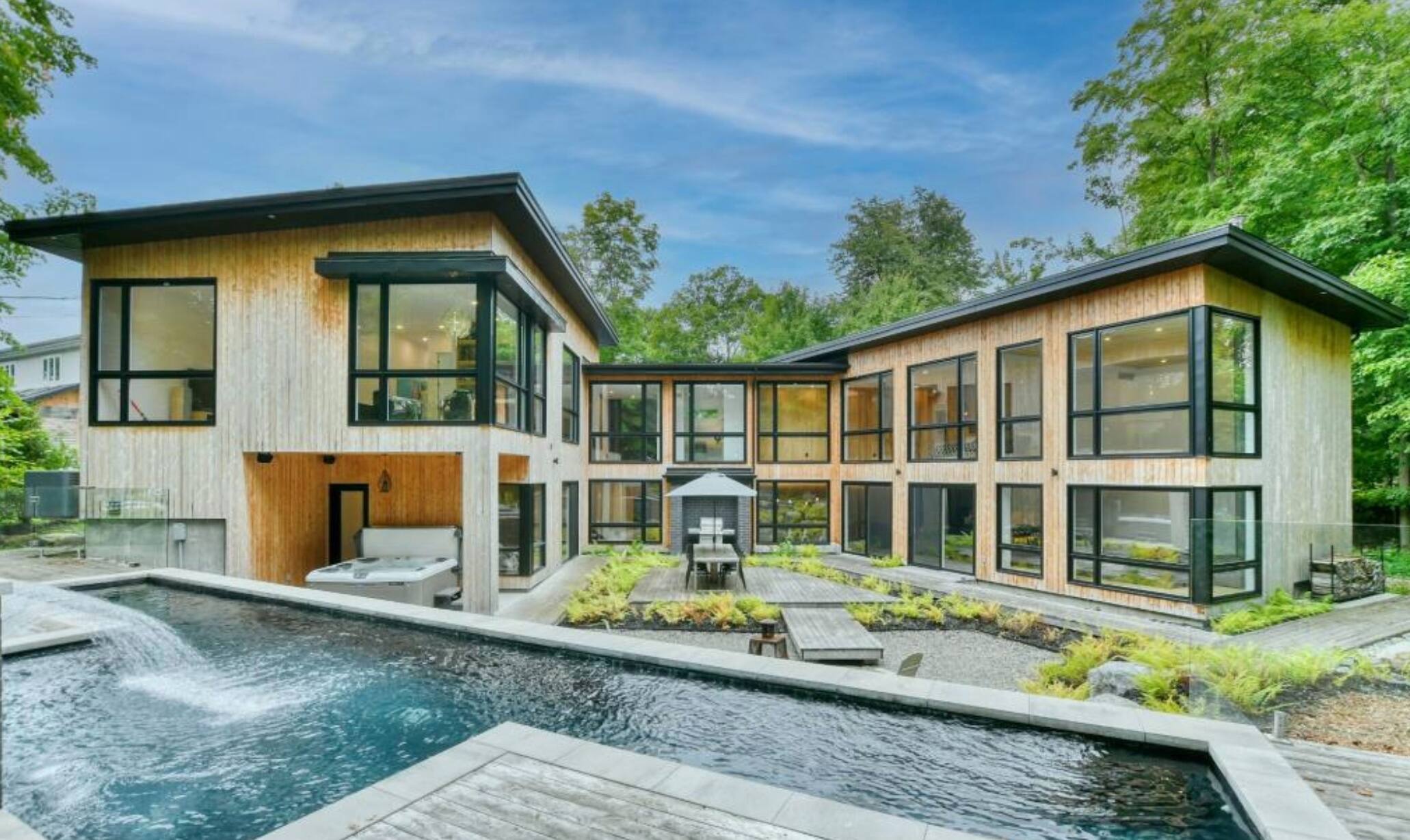 Un domaine WOW à vendre pour 2 449 900$