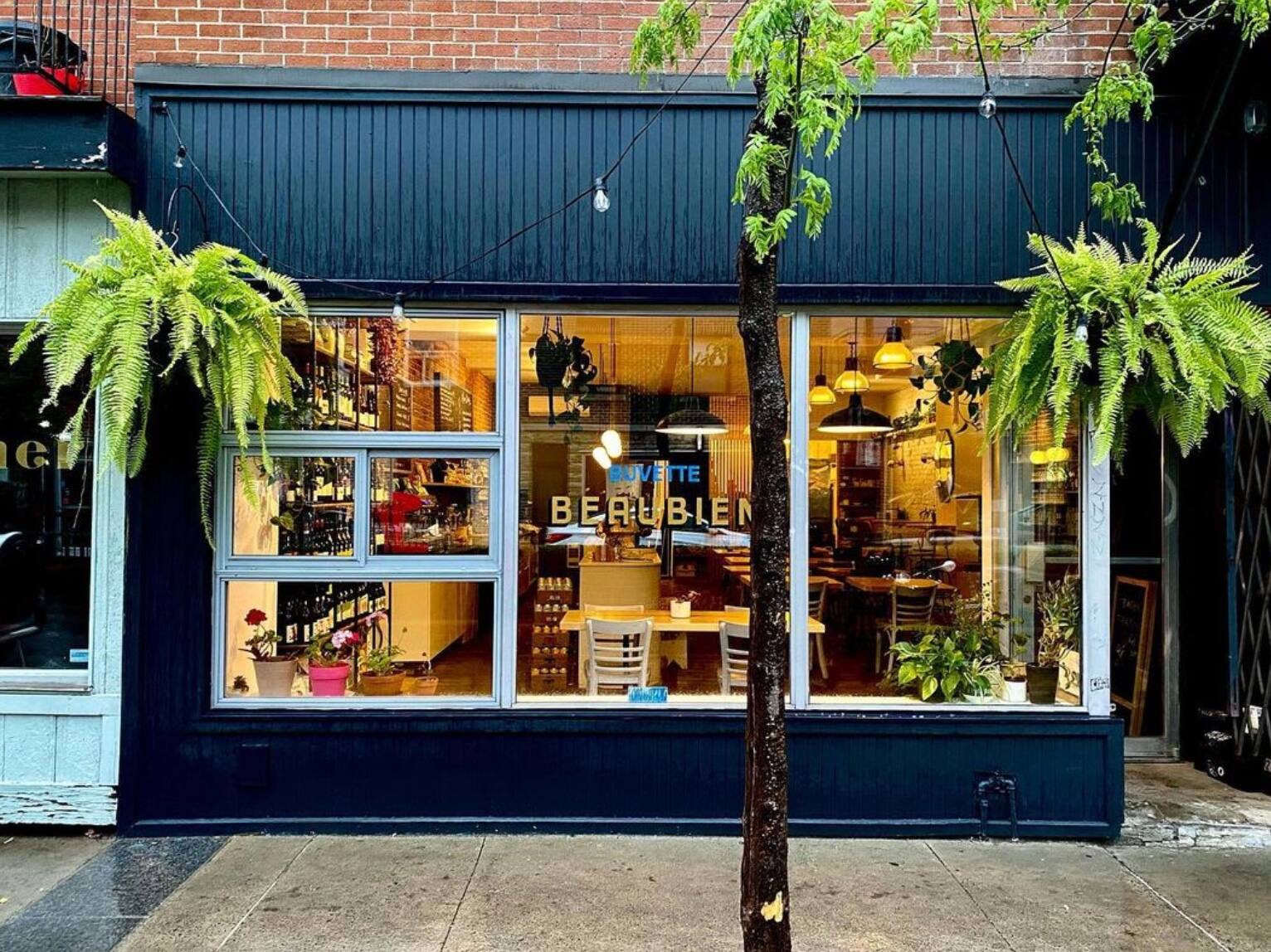 Une salle privée cachée dans cette sublime buvette