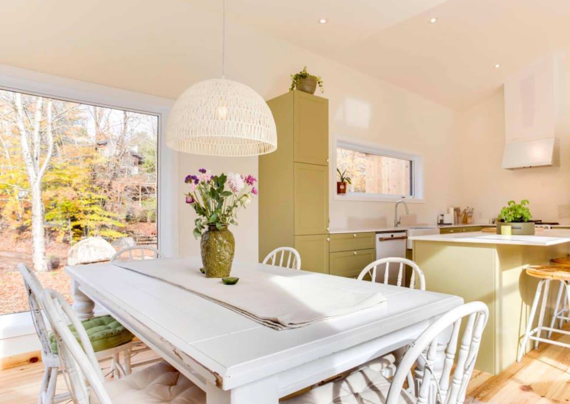 Un chalet scandinave de luxe sur le bord de l’eau à MorinHeights à