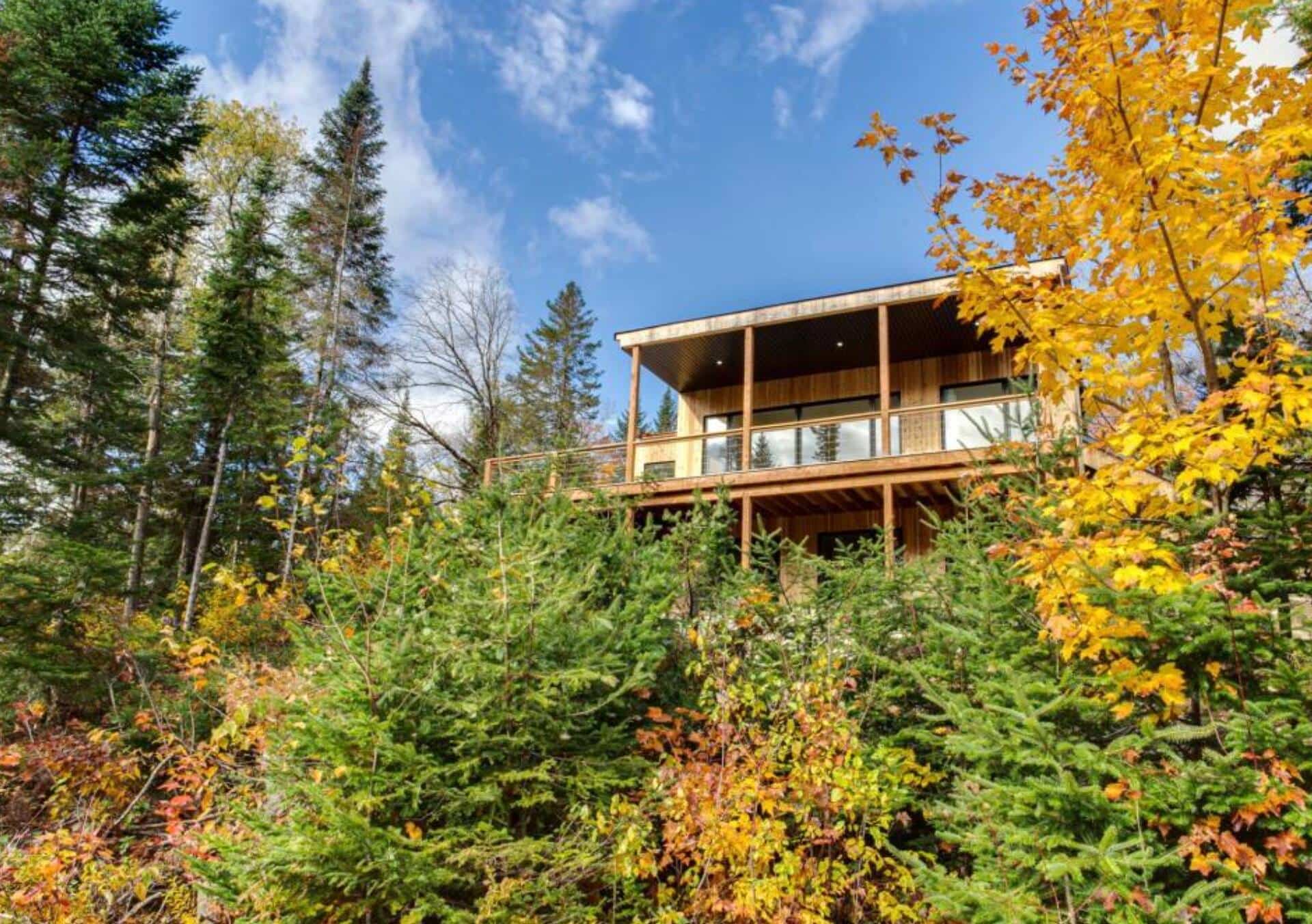 Un chalet scandinave de luxe sur le bord de l’eau à MorinHeights à