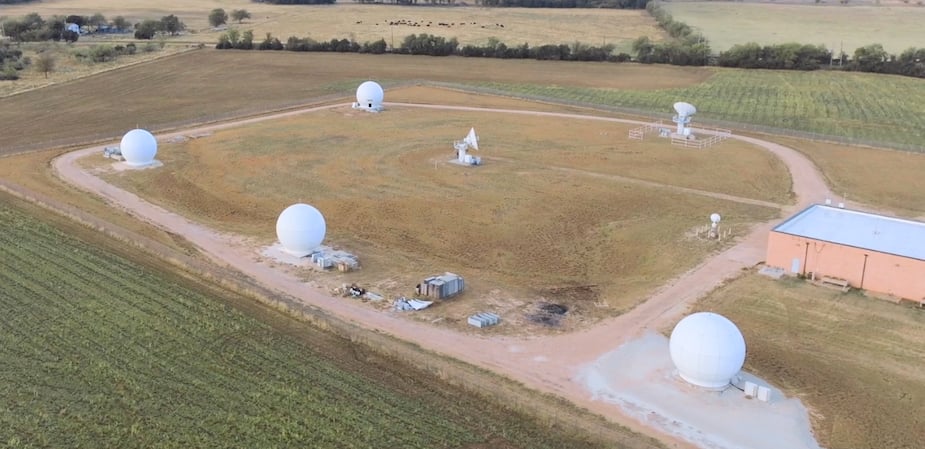 L'investissement de 450 millions $ d'Apple, provenant de son fonds Advanced Manufacturing Fund, sera consacré au développement de l'infrastructure critique soutenant Urgence SOS par satellite, notamment l'expansion et l'amélioration des stations terrestres de Globalstar en Alaska, en Floride, à Hawaï, au Nevada, à Porto Rico et au Texas.