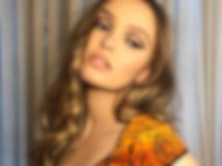Lily-Rose Depp justifie son silence
