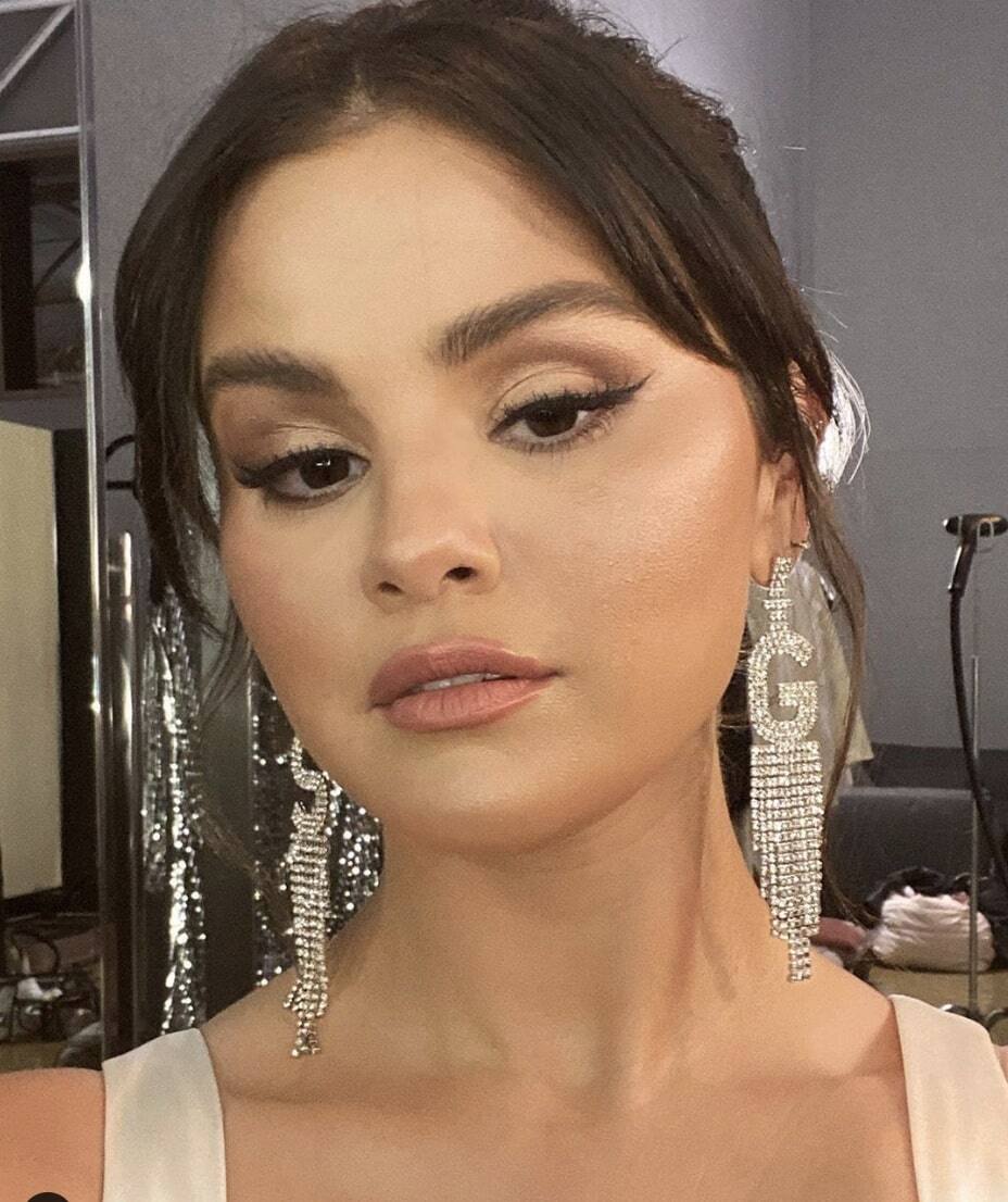 De rares selfies sans maquillage pour Selena Gomez