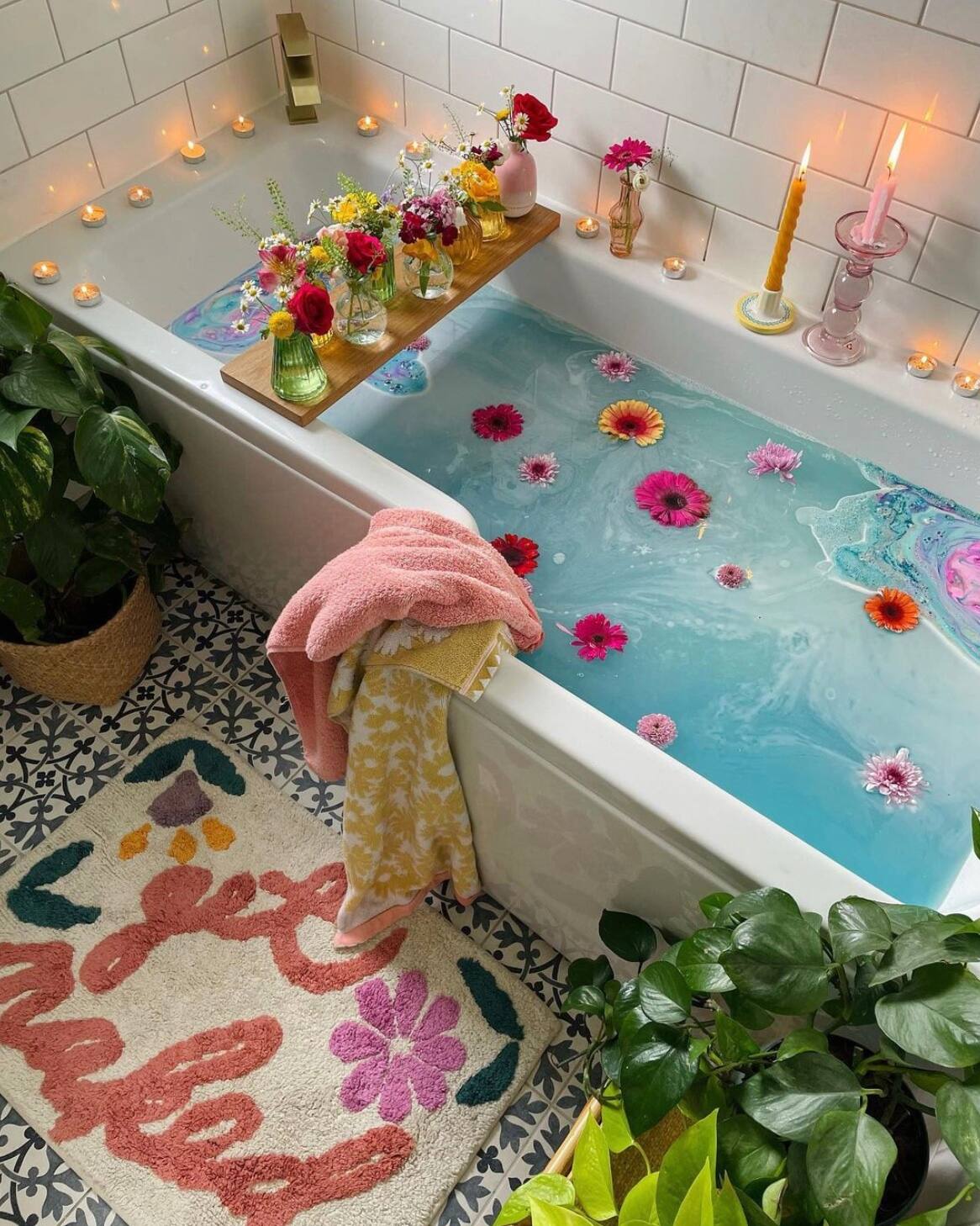 12 tapis de bain funky pour votre salle de bain 