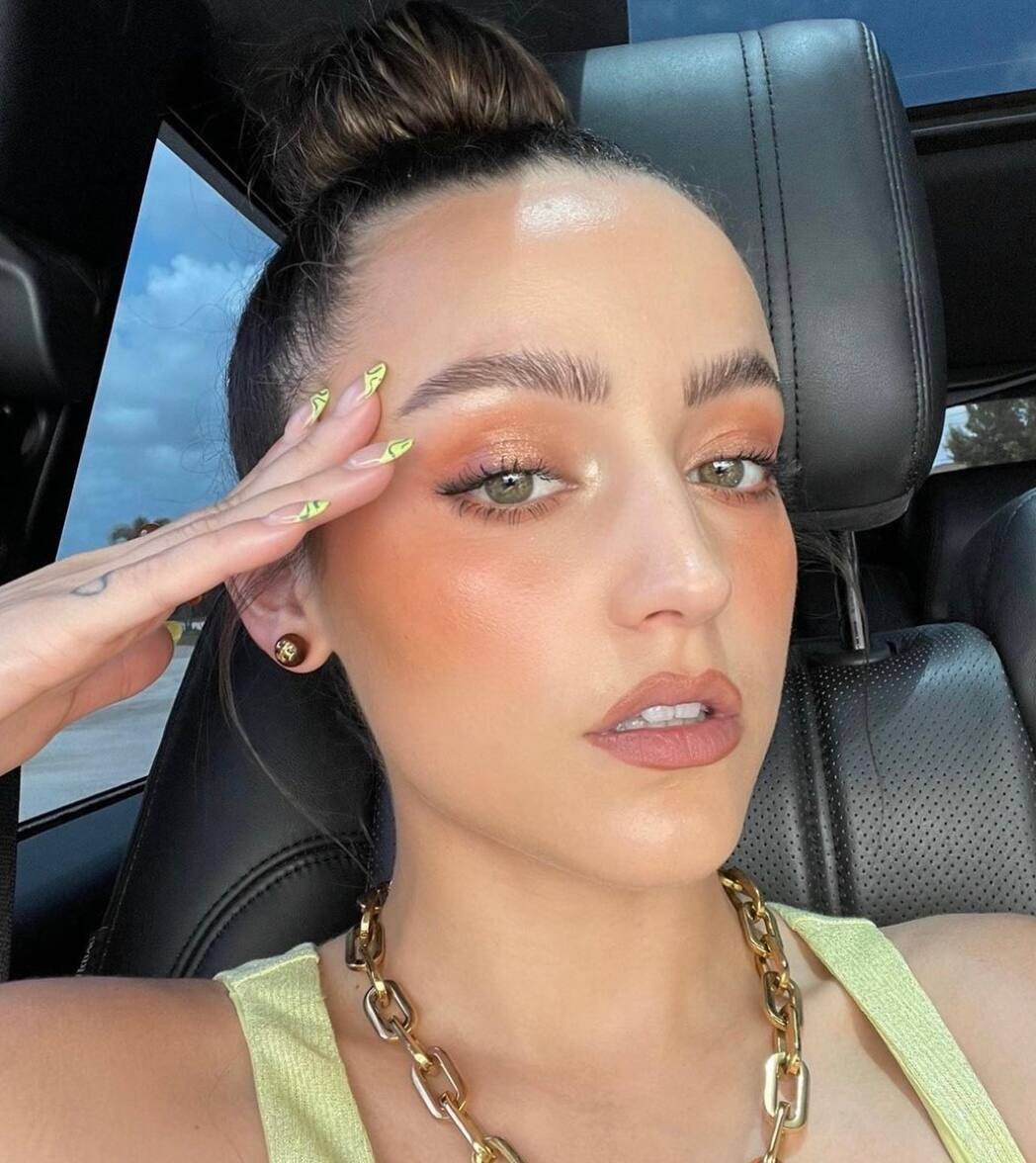 La solution pour des sourcils fournis et naturels 