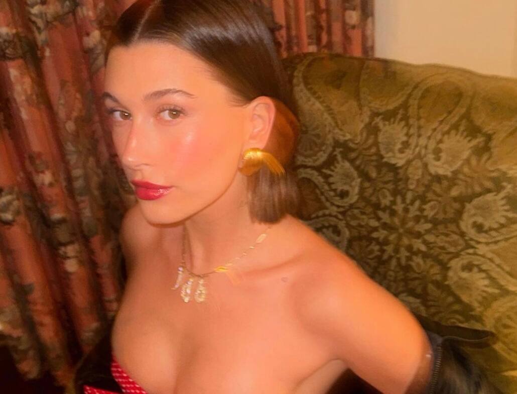 Voici le look «Minnie Mouse» sexy d’Hailey Bieber