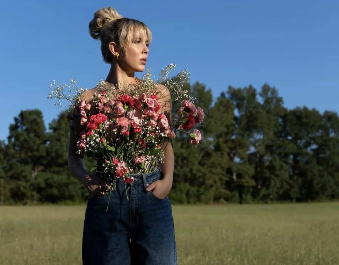 Millie Bobby Brown adopte LA coupe de 2023