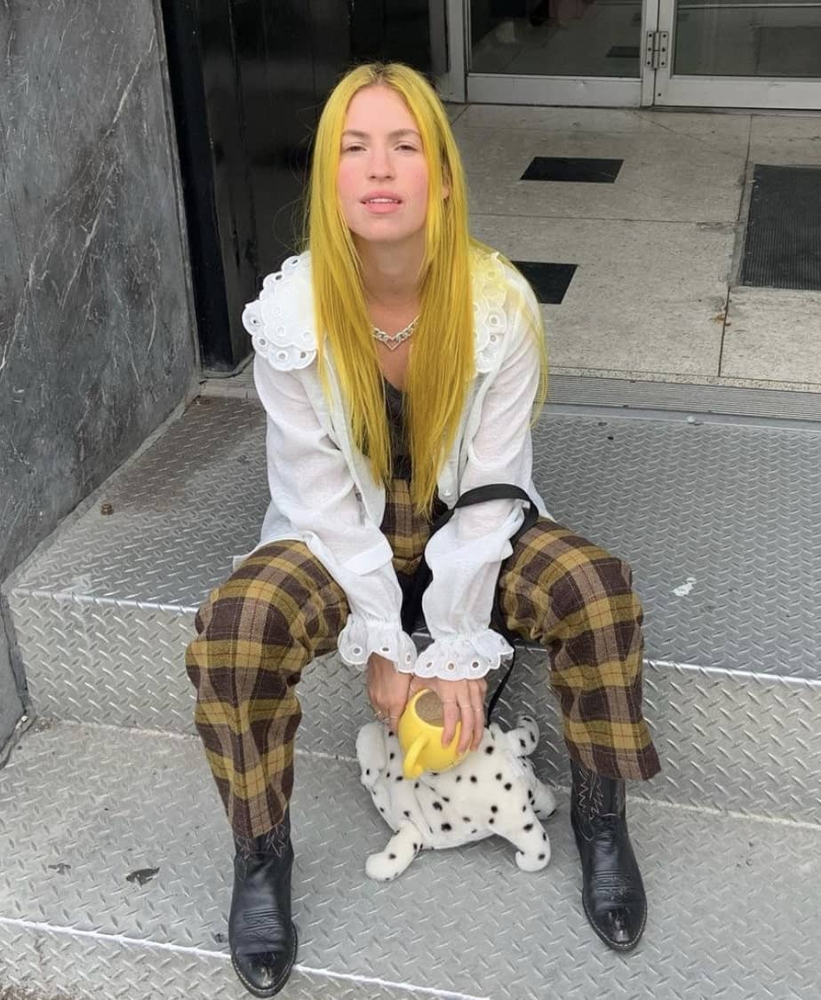 Claudia Bouvette pose seins nus sur Instagram