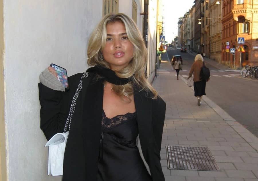 Ce foulard ringard revient au sommet des tendances