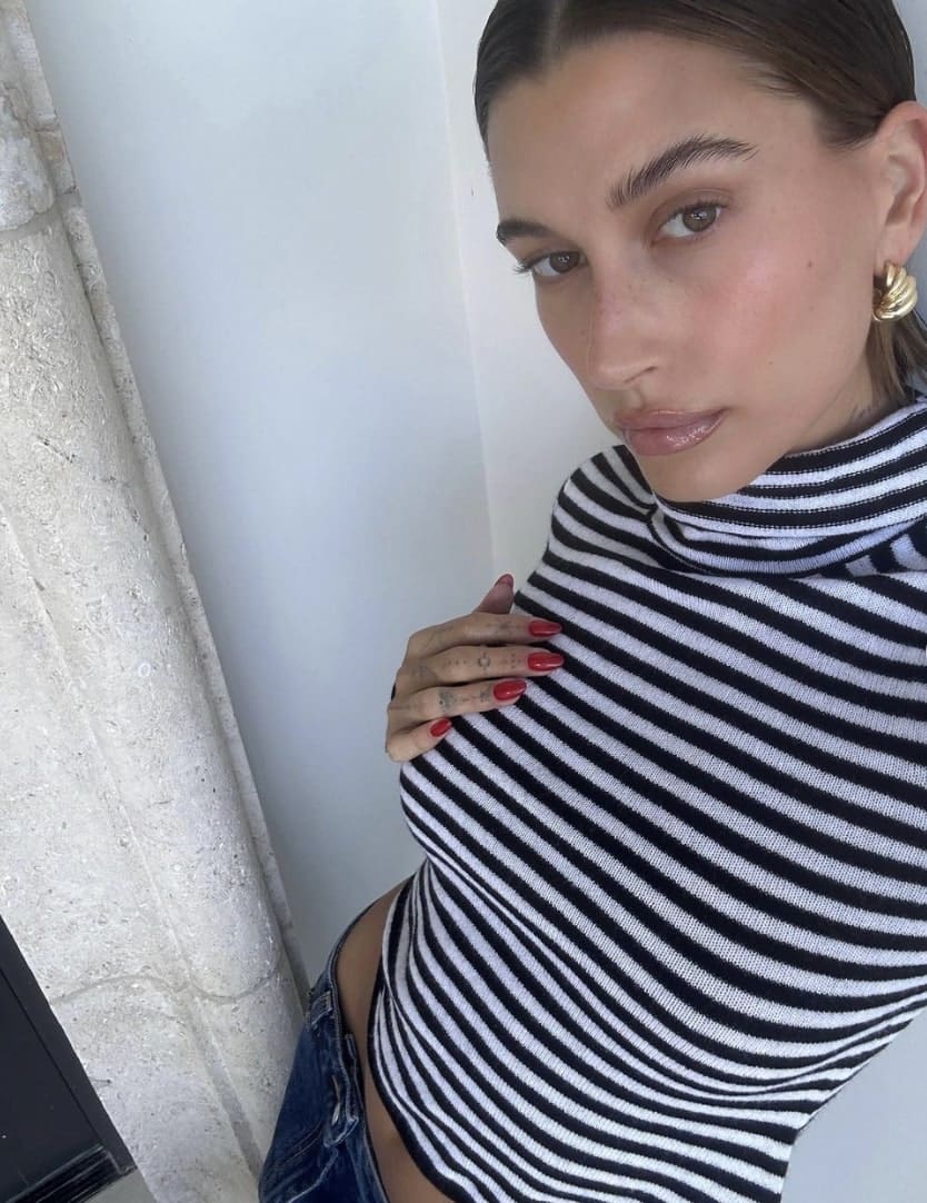 Hailey Bieber adopte la tendance la plus confo