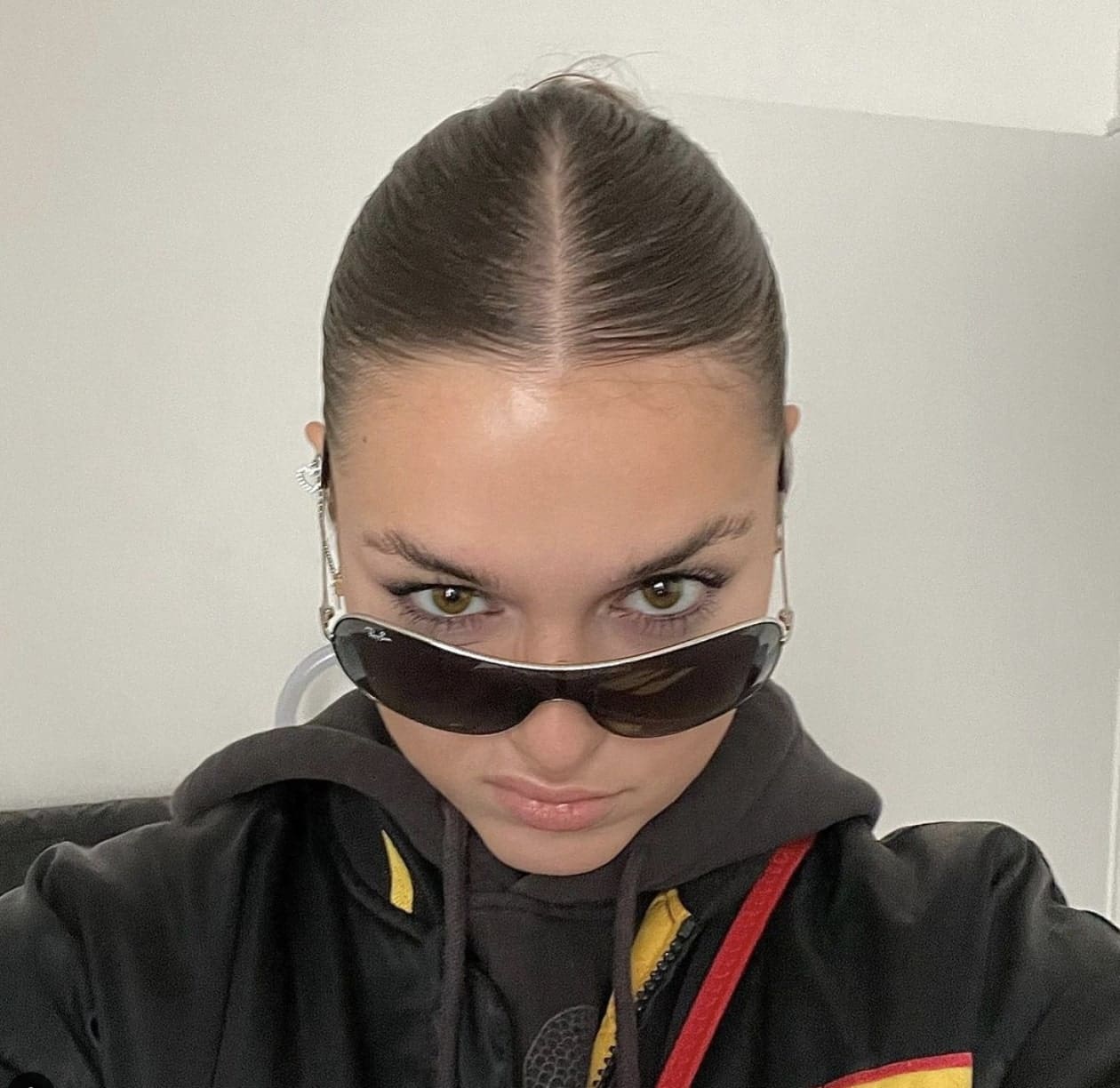 15 coiffures pour cacher les cheveux gras