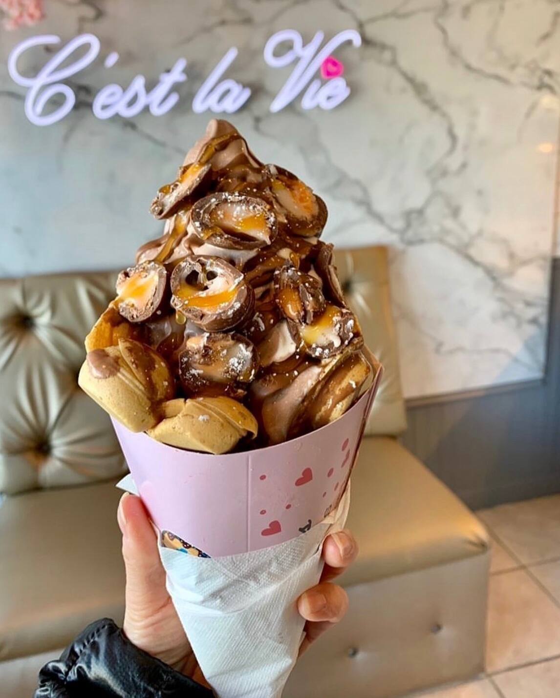 Une gaufre aux œufs Cadbury à essayer