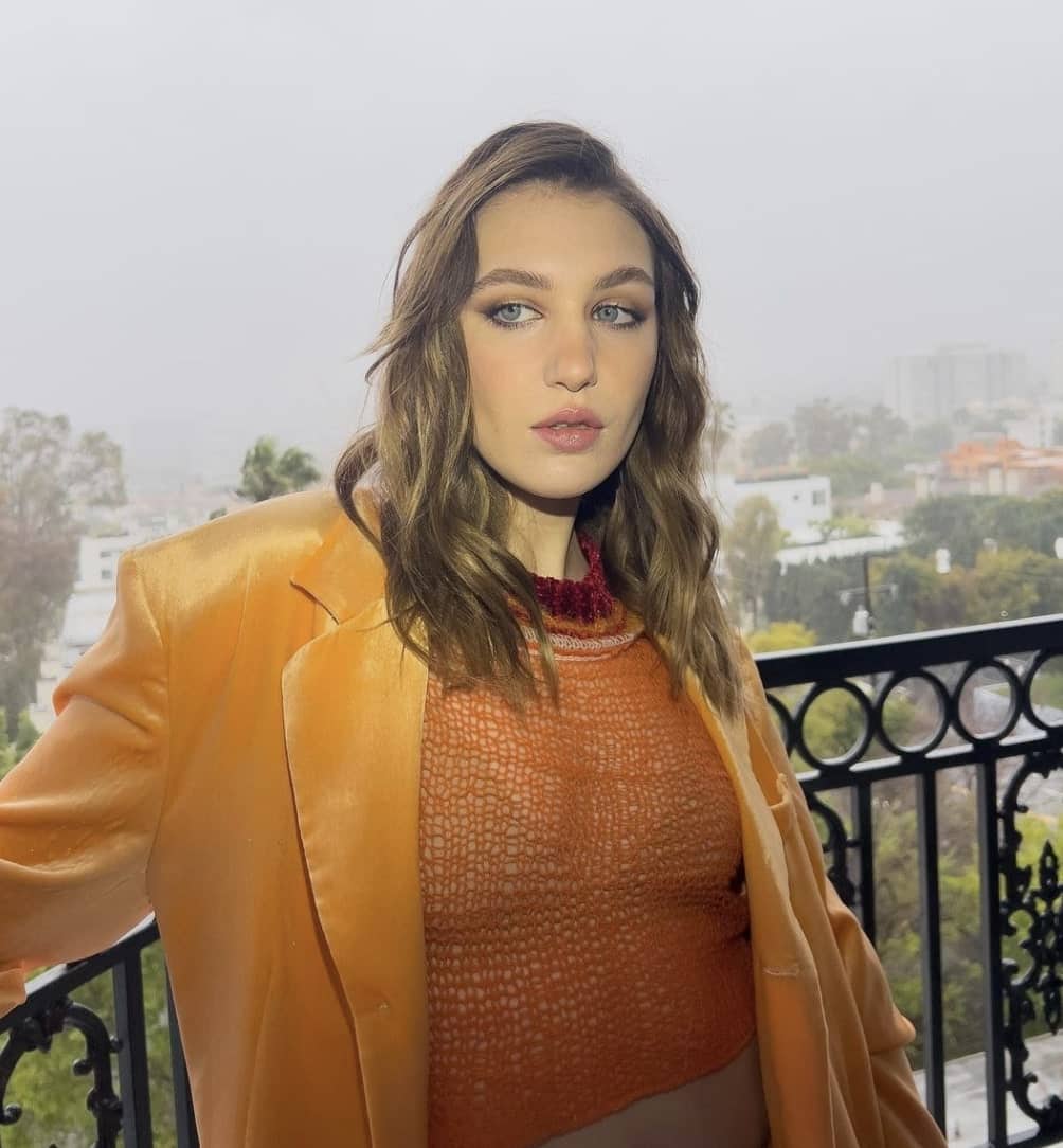 Sophie Nélisse adopte un look controversé 