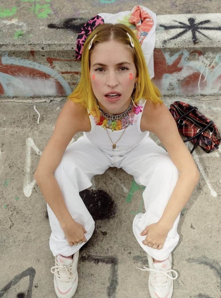 Claudia Bouvette adopte une coupe controversée 