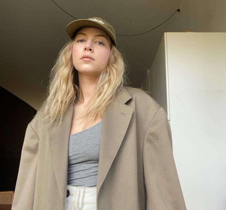 Catherine St-Laurent sublime en sous-vêtements 