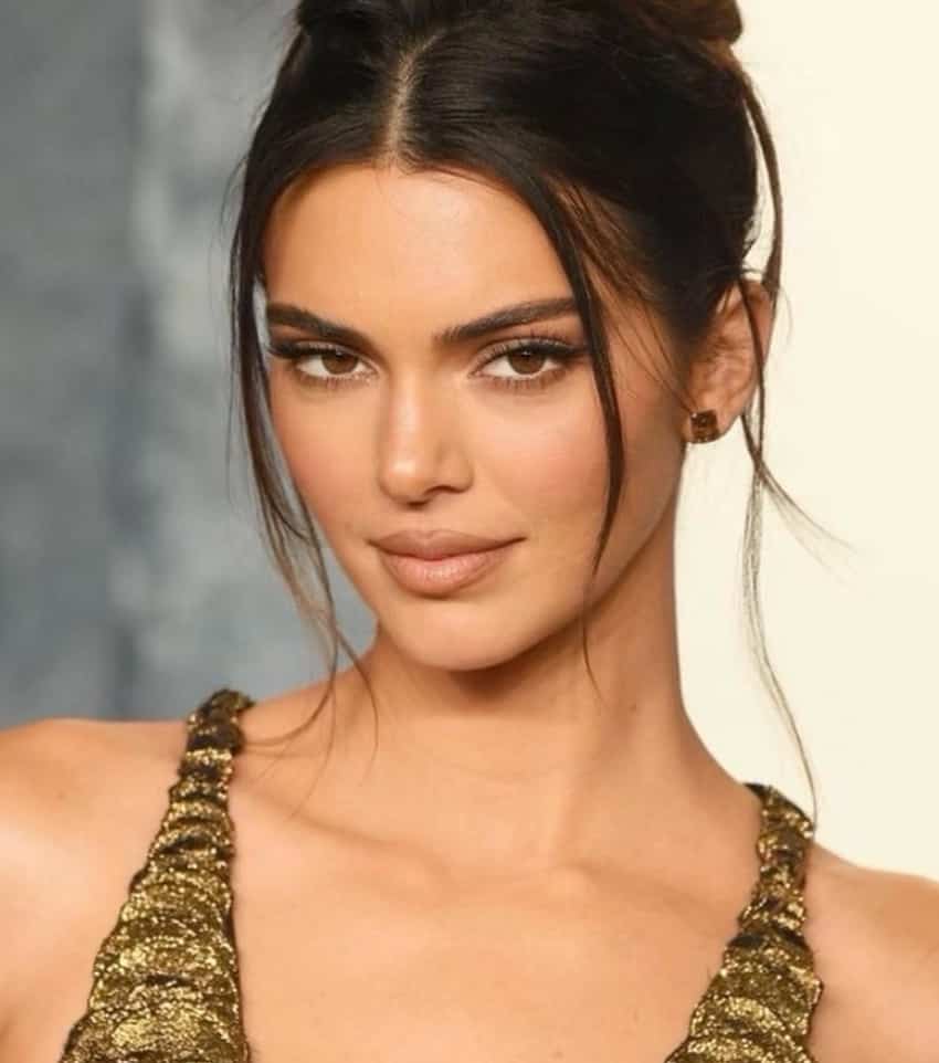 Le chignon à la Pamela Anderson est partout 