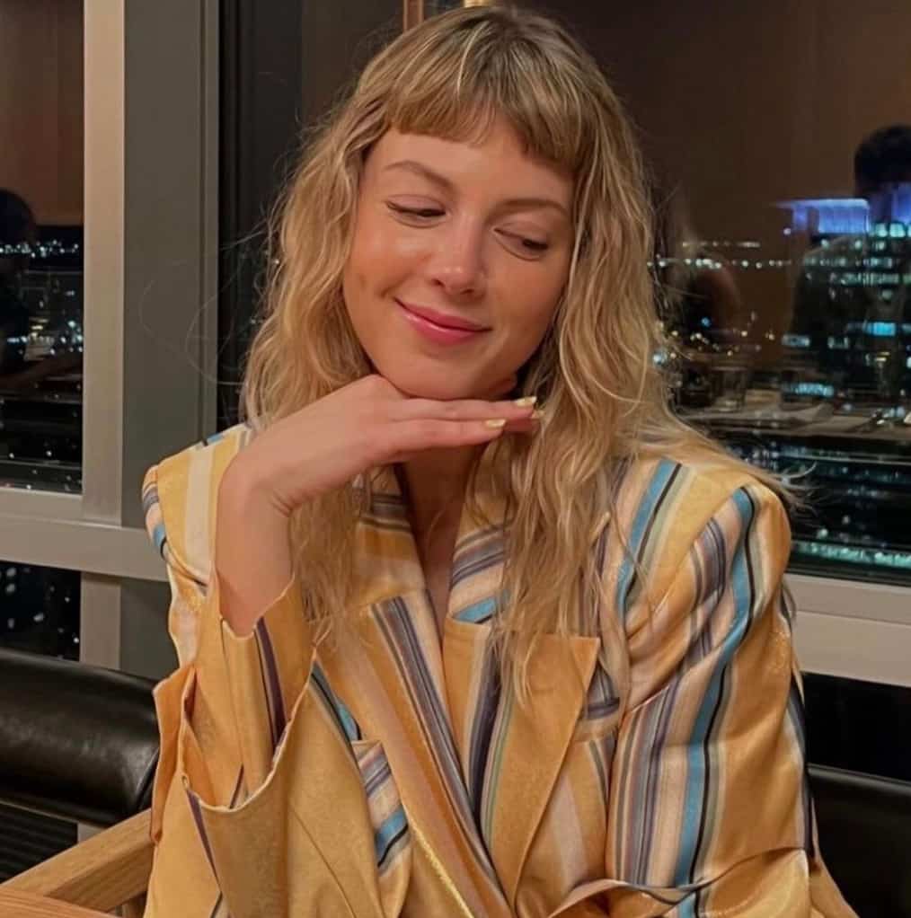 Elle porte la coiffure la plus hot repérée à Paris