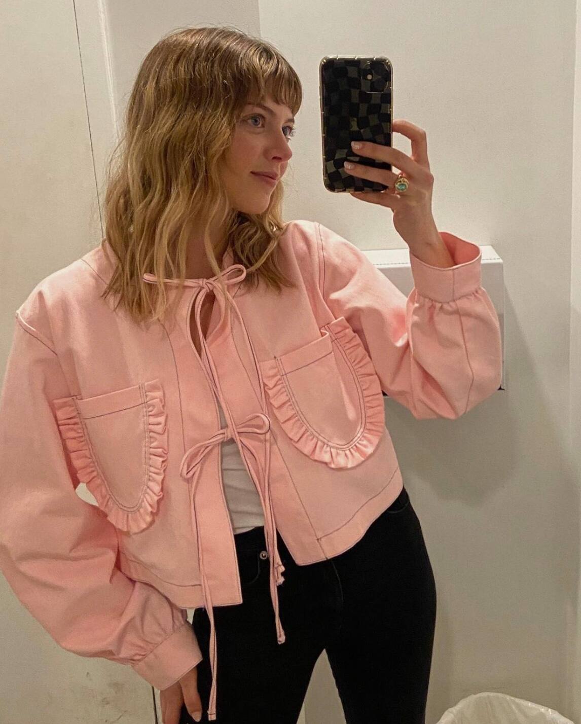 Catherine Saint-Laurent sublime dans cette robe