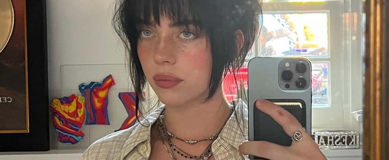 Billie Eilish admet que les critiques sur son corps lui font de la Billie Eilish admet que les critiques sur son corps lui font de la