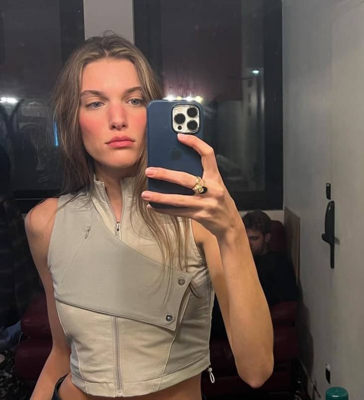 Charlotte Cardin dévoile sa plastique de rêve 