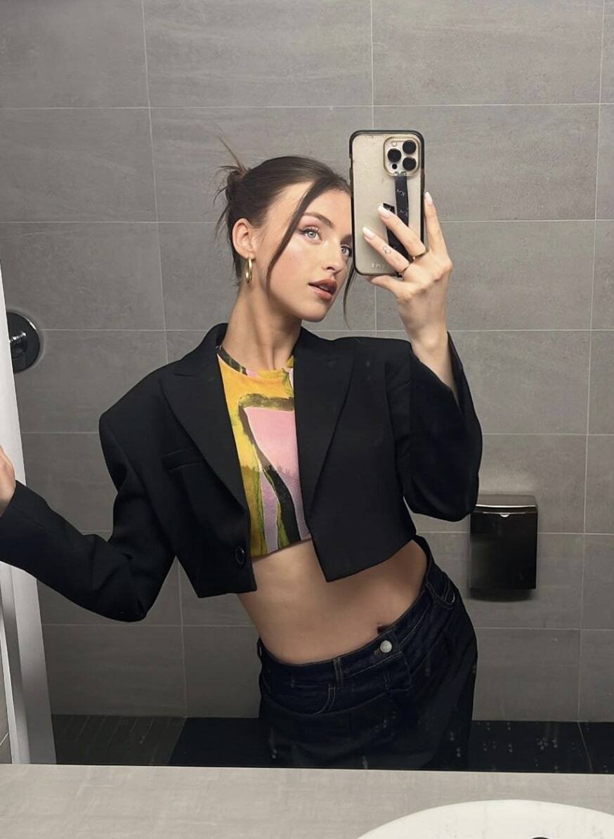 Alicia Moffet dit au revoir à son ère brunette