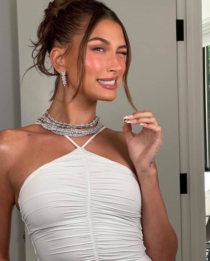 Les sandales de Hailey Bieber à moins de 20$ 