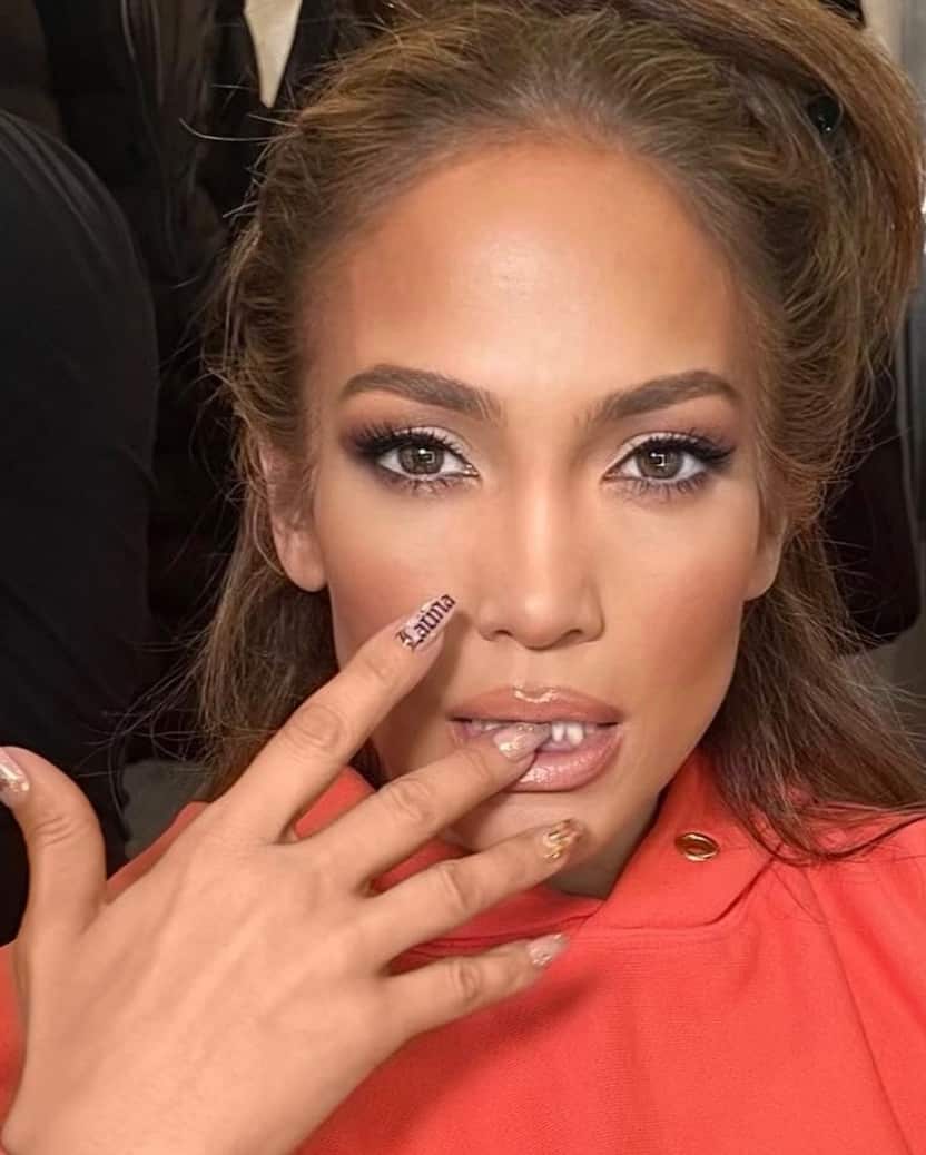 J.Lo se dévoile en string de dentelle transparent