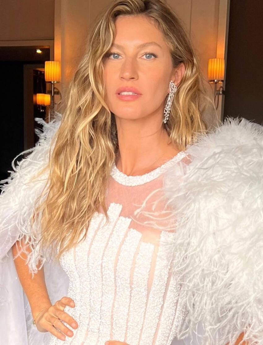 Gisele Bündchen, osée, se présente sans pantalon