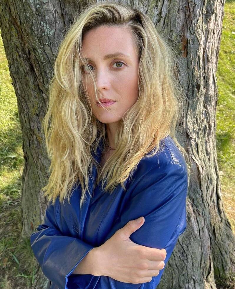 Évelyne Brochu porte LA tendance révélatrice 