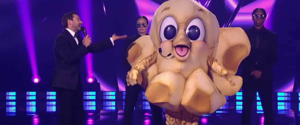 Une candidate de 85 ans démasquée à Chanteurs Masqués