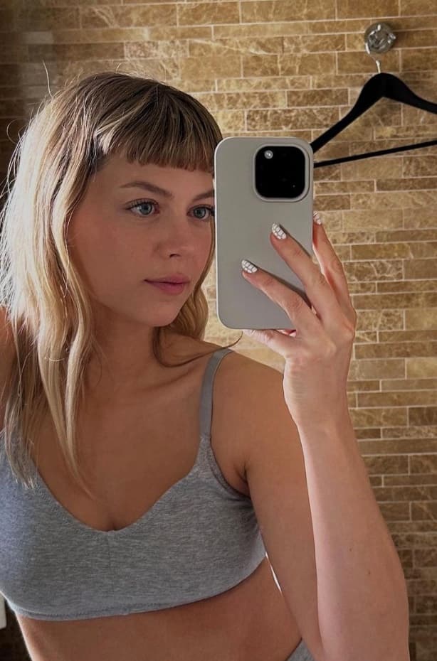 Catherine St-Laurent se dévoile en bikini 