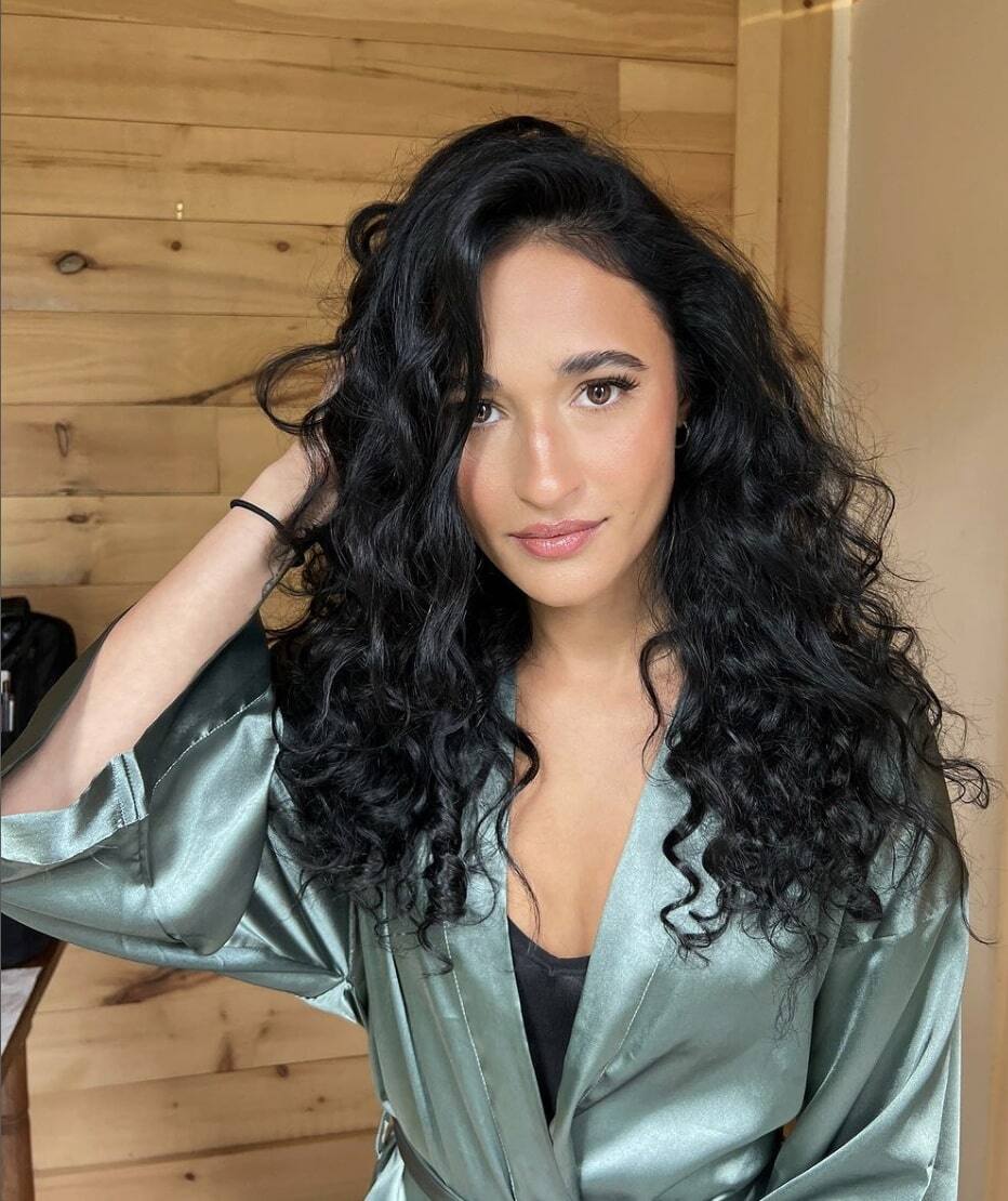 Lili-Ann De Francesco ose le «boob-window» 