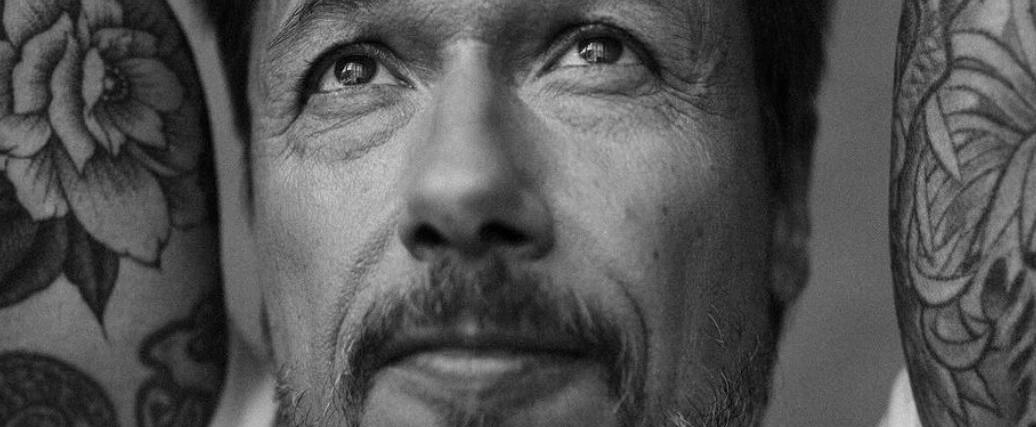 Stéphane Rousseau se fait prendre en photo par Alexandre Champagne et ...