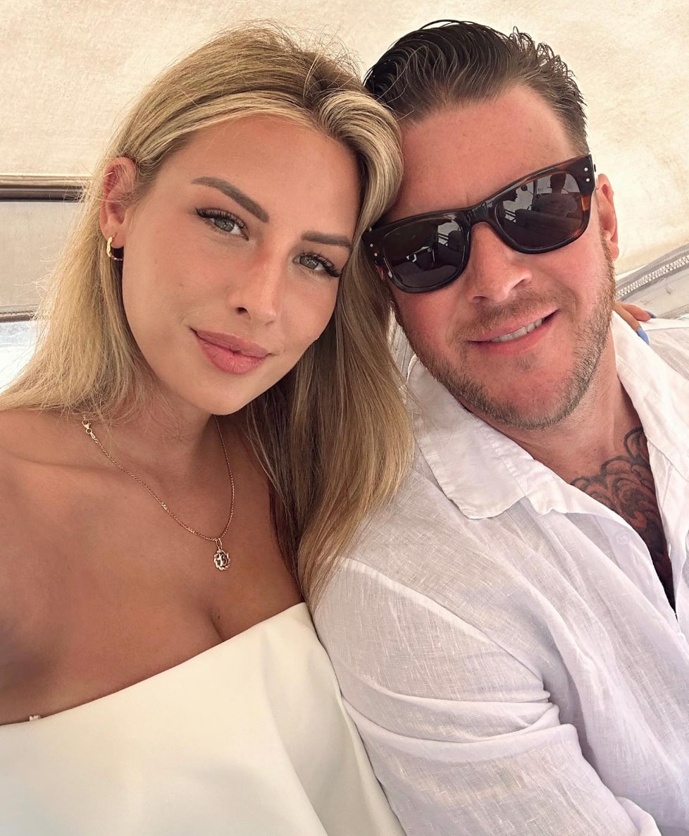 La conjointe de Mathieu Baron montre son baby bump