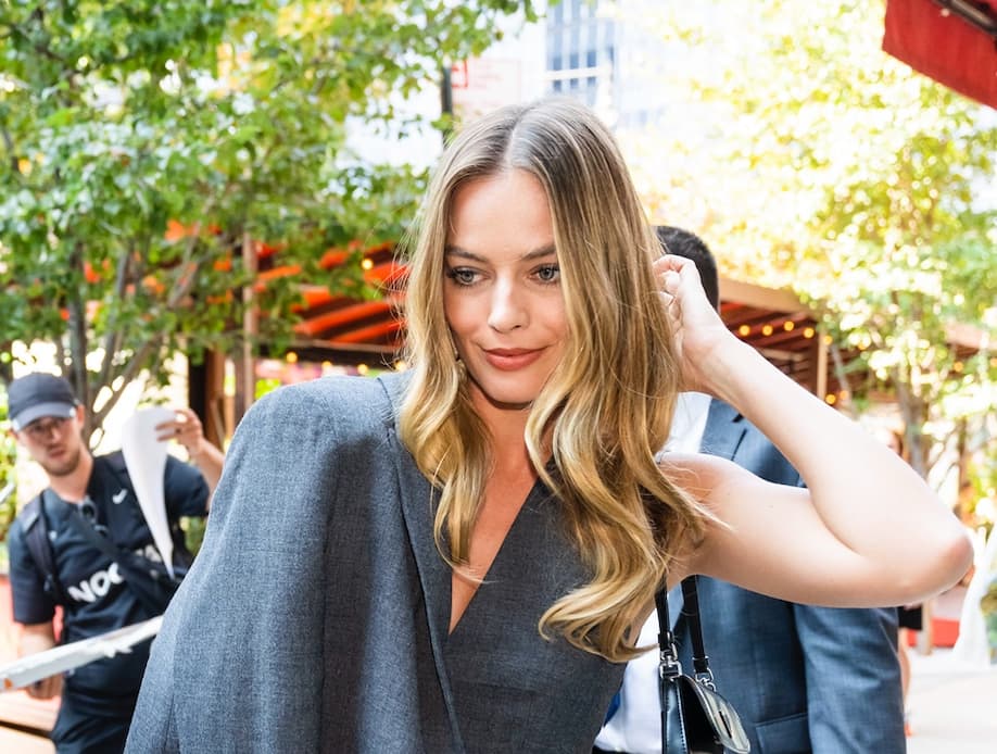 Margot Robbie porte le kit que l'on veut toutes