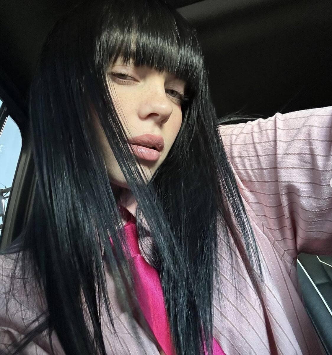 Billie Eilish dévoile un ÉNORME nouveau tatouage