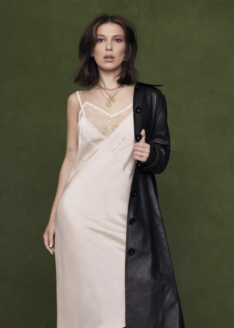 Millie Bobby Brown ose un décolleté vertigineux