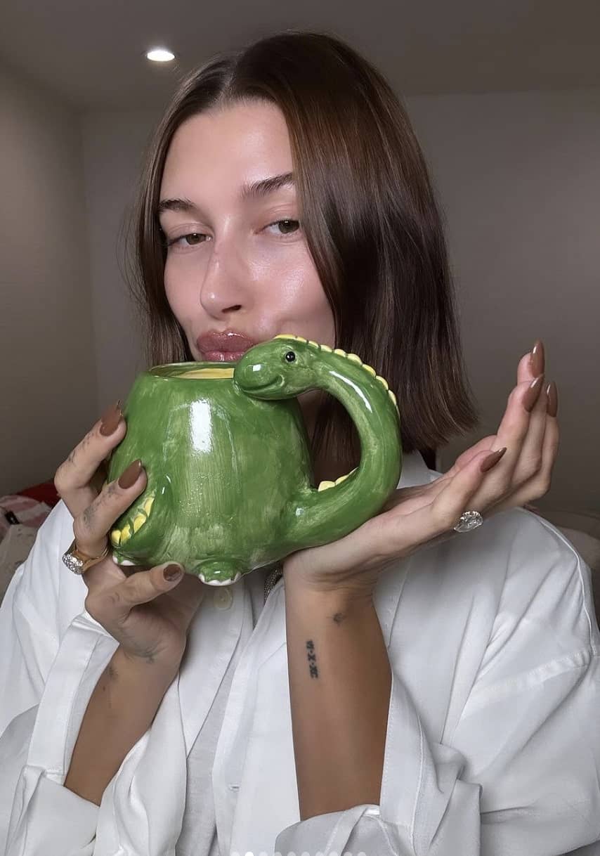 Reproduire les «mocha nails» d'Hailey Bieber