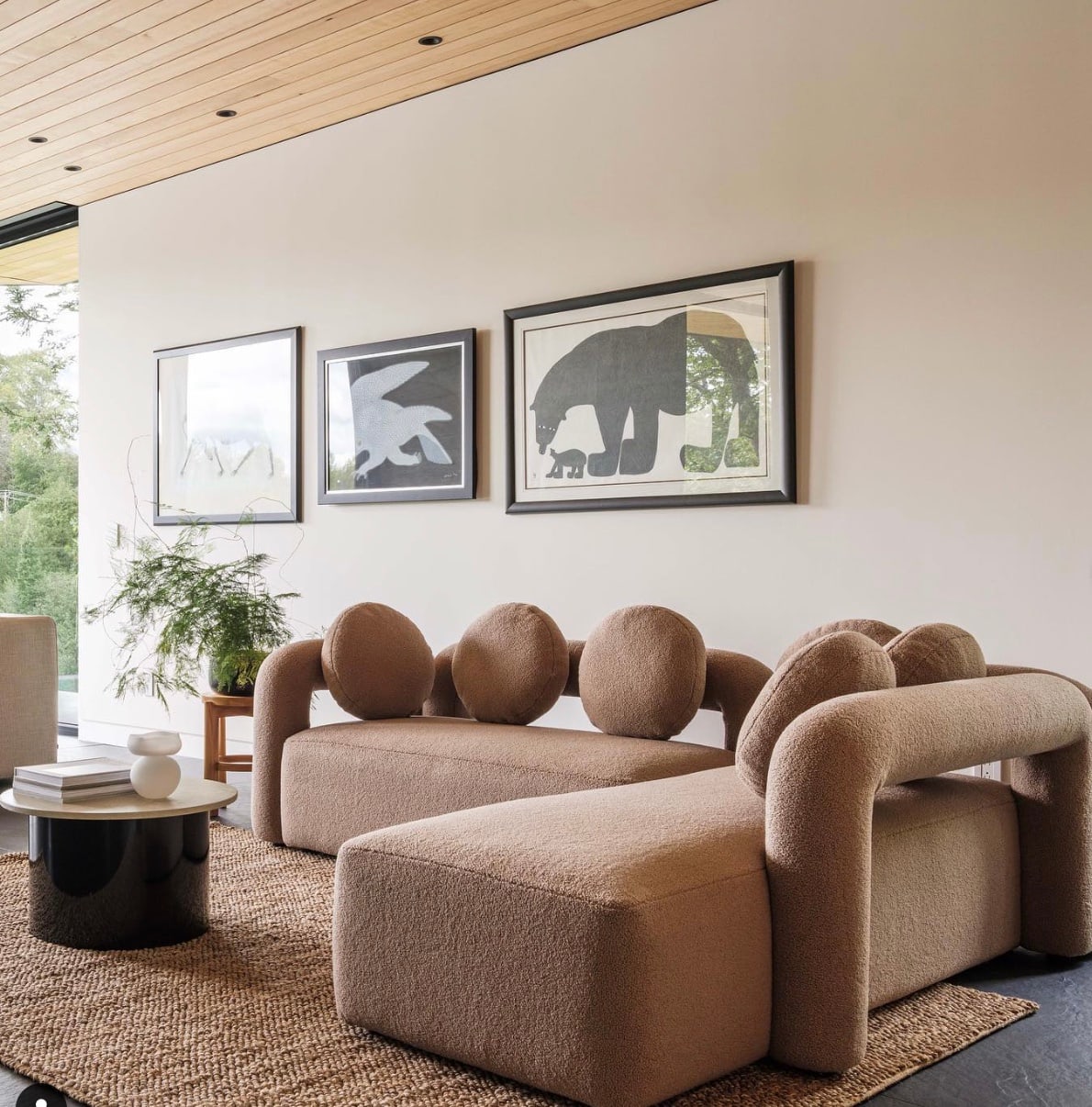 Élément de base fait une vente à 85% de rabais