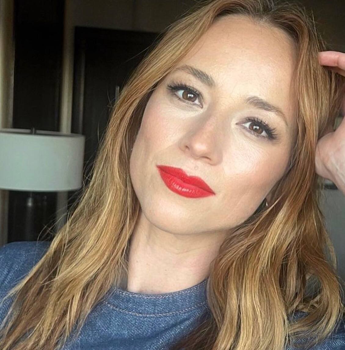 Karine Vanasse ose un corset révélateur