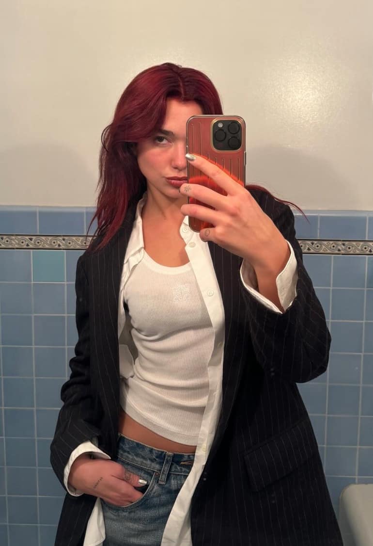 Dua Lipa, flamboyante en dentelle transparente 