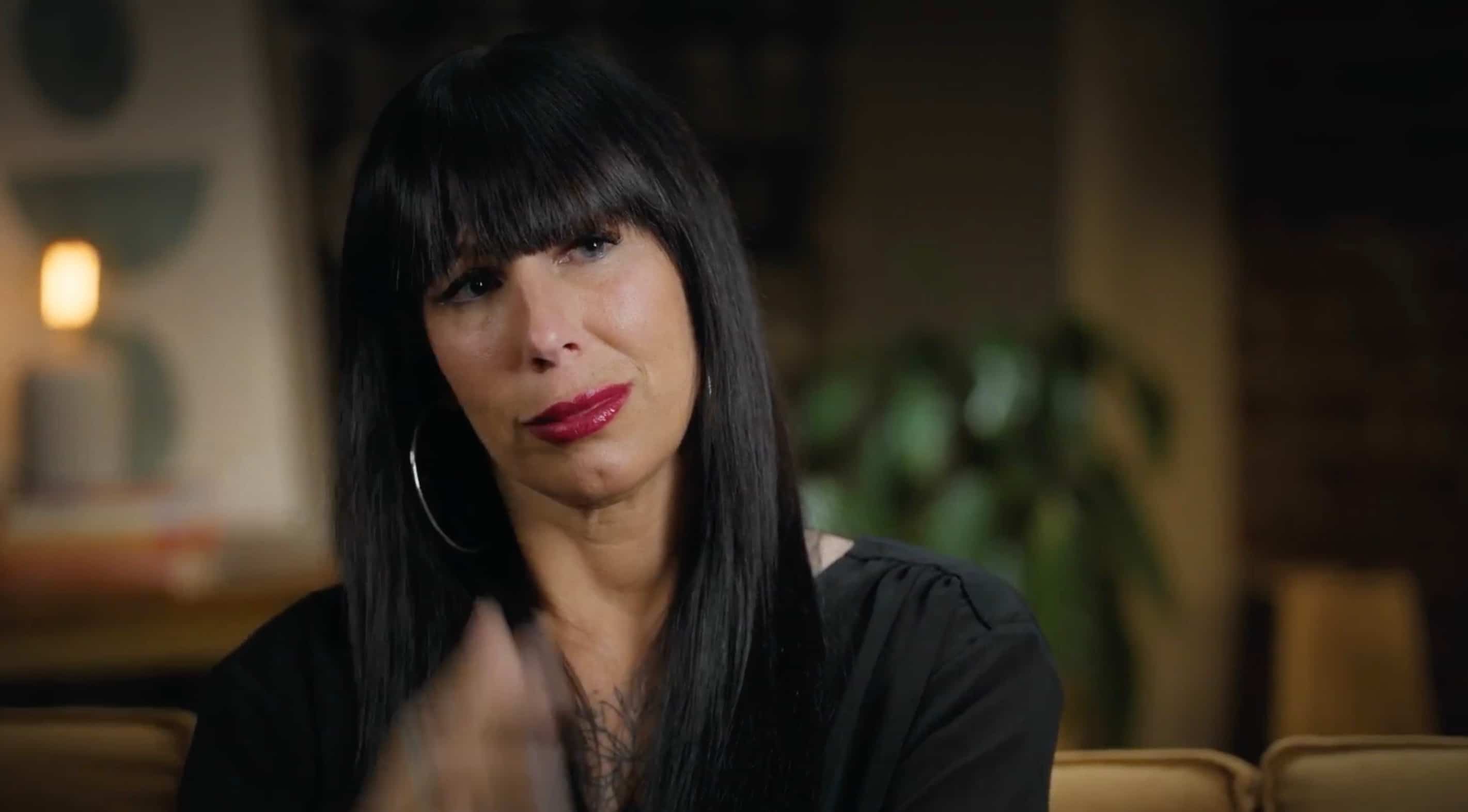 Julie craque complètement en se voyant agir