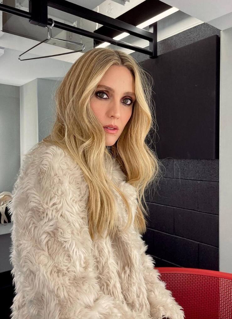 Evelyne Brochu éblouissante en lingerie dentelle 