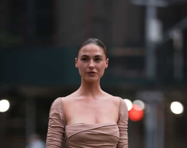 Voici LA tendance chic qui remplace le t-shirt 